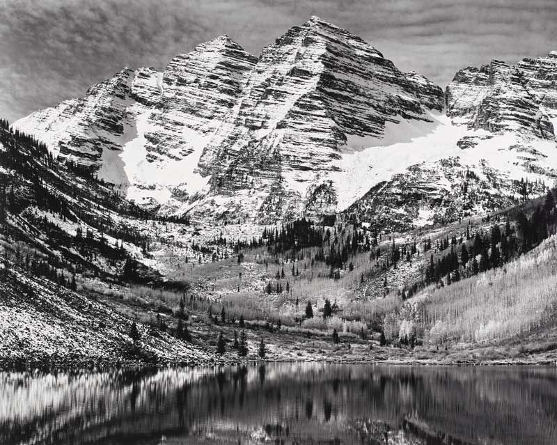Amura,AmuraWorld,AmuraYachts, Ansel Adams (1902–1984), <em><i>Maroon Bells, cerca de Aspen, Colorado, 1951.</i></em> Impresión en gelatina de plata, montada sobre tabla, impresa en 1974 para el Portafolio VI. Imagen/hoja: 39.1 x 48.9 cm.