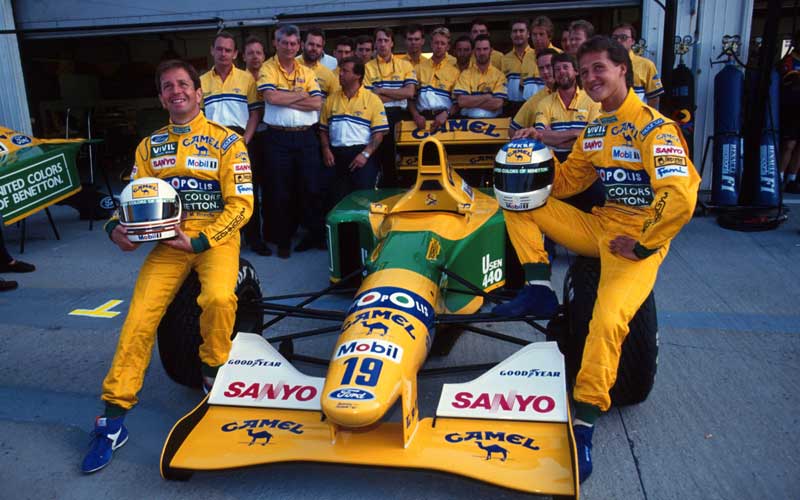 Amura,AmuraWorld,AmuraYachts, Michael Schumacher y su compañero de equipo Martin Brundle posan con el B192-05 en el Gran Premio de Hungría, donde Schumacher clasificó su coche en cuarta posición (Foto: Zuma Press Inc/Alamy).