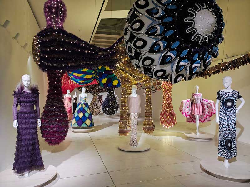 Amura,AmuraWorld,AmuraYachts, Vista de la instalación de <em><i>VENUS, Valentino Garavani a través de la mirada de Joana Vasconcelos</i></em> en PM23 2026 FVG Services. 2026 Soqquadro. Cortesía de PM23.