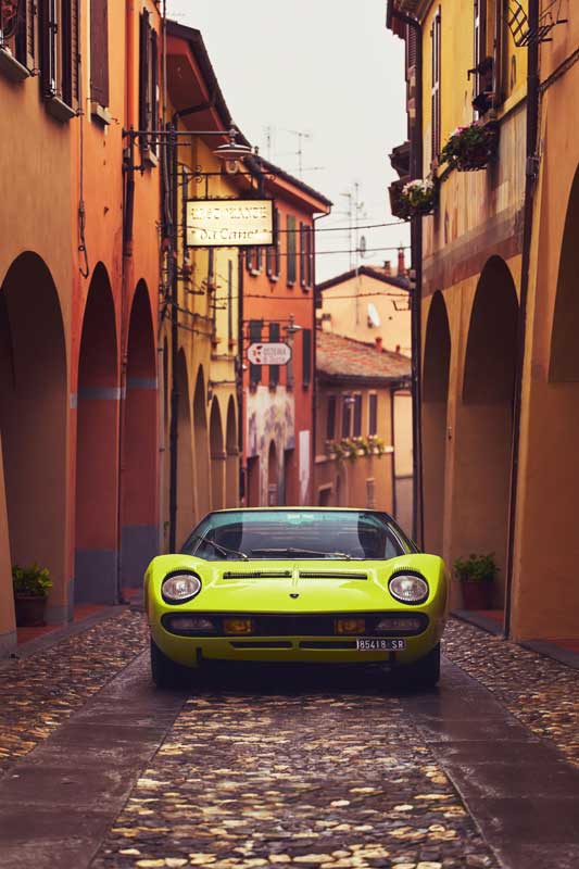 Amura,AmuraWorld,AmuraYachts, Los icónicos “faros con pestañas del Lamborghini Miura.