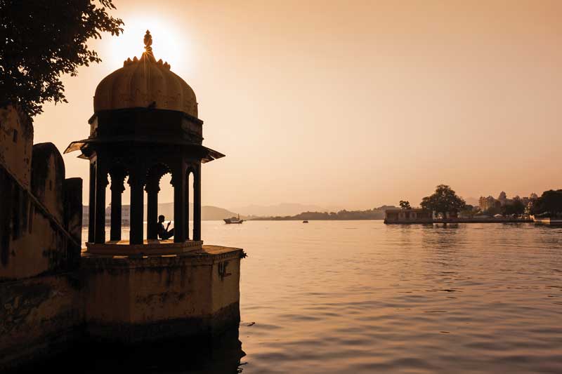 Inspiring sunset at Lake Pichola, Udaipur, India.
