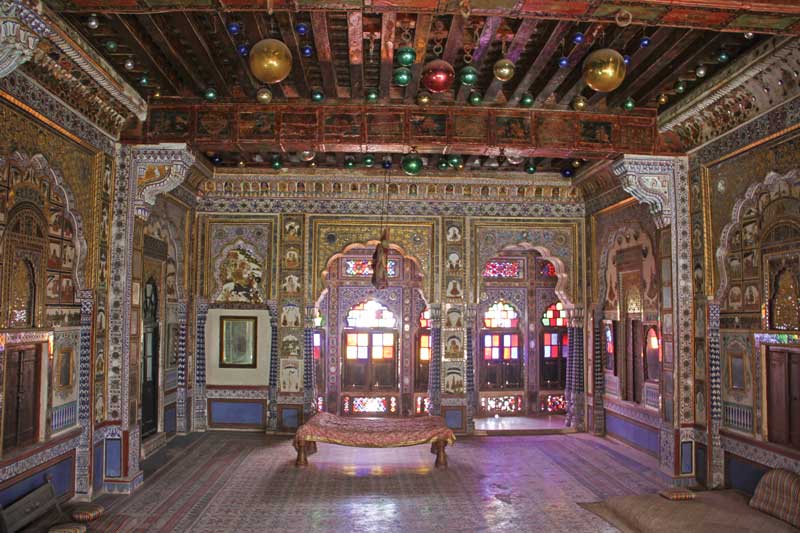 The multiplicity of details prevails in the architecture of Jodhpur.
