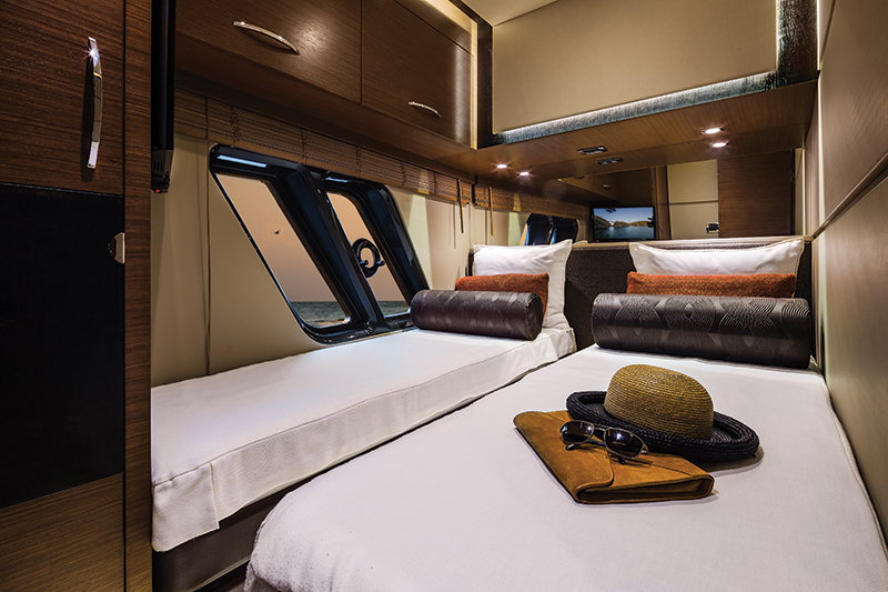 Sea Ray L-Class Yacht L650