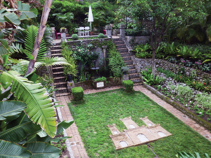 In 2016, the Alameda Gardens celebrated their 200th anniversary. 
