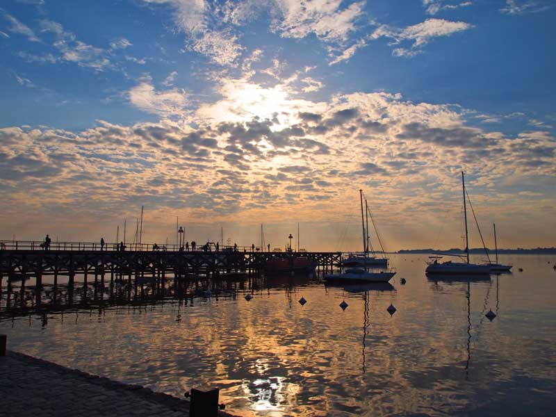 Amura,Uruguay is situated between several rivers, and on the south and southwest by the South Atlantic Ocean.
