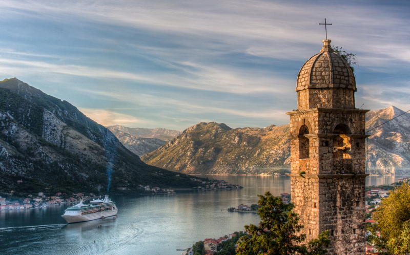 Amura,Amura World,Amura Yachts,Mar Adriático ,Balcanes, La ciudad amurallada de Kotor es Patrimonio Cultural de la Humanidad.