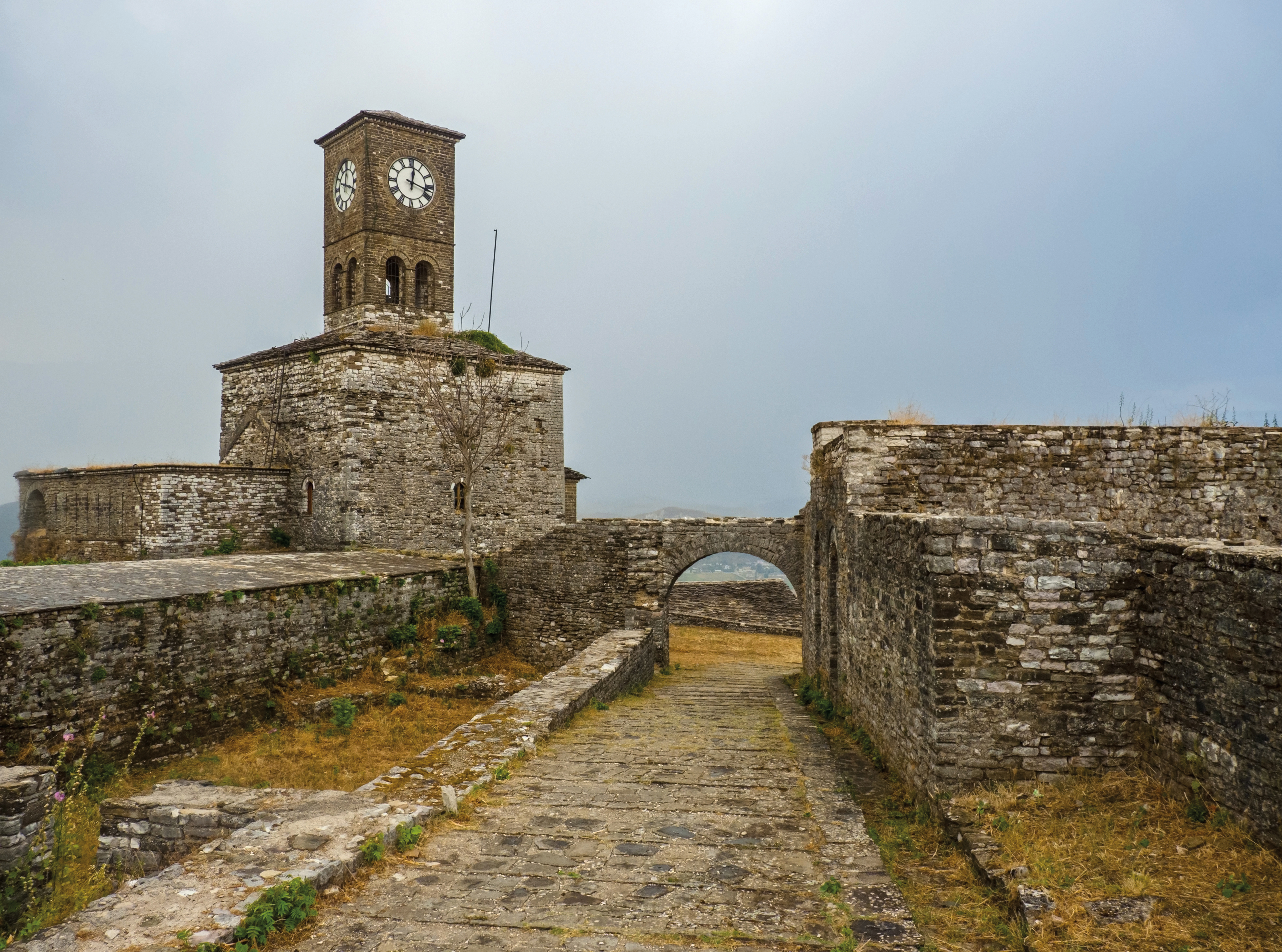 Amura,Amura World,Amura Yachts,Mar Adriático ,Balcanes, Castillo de Gjirokastra, Albania.